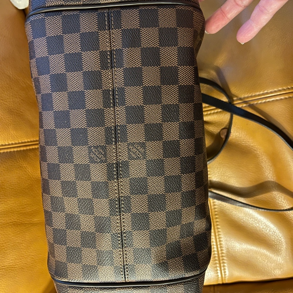 Louis Vuitton - Picture 4 of 12